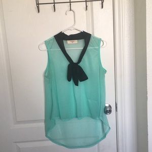 Seafoam green top w. Black tie accent
